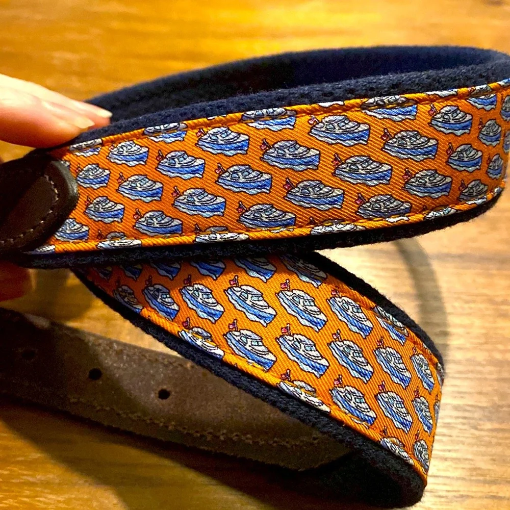 Vineyard Vines Canvas Club Belt with boats, Size 28. In great condition.